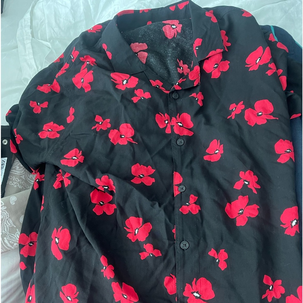 New Hollister mens button down. Worn once. Great condition. Super cool and comfy